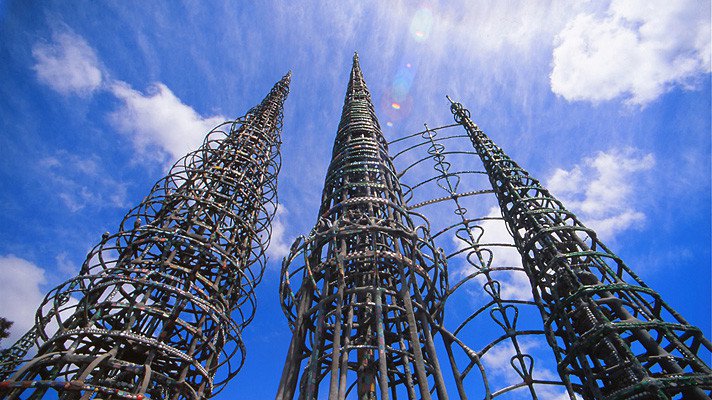 Conheça os pontos turísticos da cidade que inspirou o filme 'La La Land' 5 watts-towers