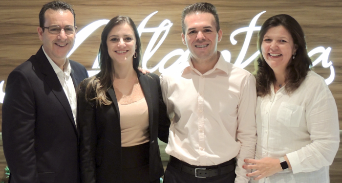 Atlantica reformula equipe de A&B com nova gerência e supervisão Diretor sênior de Operações, Elias Rodrigues (à esq.) ao lado da nova equipe de A&B (Foto: Divulgação)