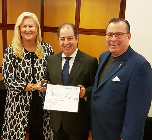 Dilson Verçosa ganha homenagem da AA pelos 25 anos de atuação na American Alison Taylor, Dilson Verçosa Jr