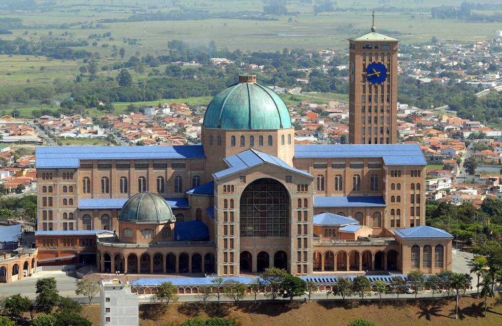 Basílica de Nossa Senhora da Aparecida, na cidade de Aparecida (Foto: Valter Campanato/ABr)