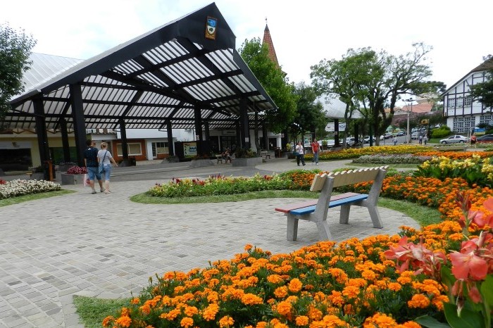 Rua coberta e Praça das Flores, em Nova Petrópolis, um dos destinos que fazem parte de roteiros para a Serra Gaúcha (Foto: Divulgação)