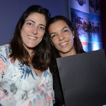 Gabriela Carvalheiro, da Universal, com a Carol Cordeiro, ganhadora do Quiz