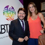 Gilson Lira, da Embratur, e Luciana Leite, da WTM Gilson Lira, da Embratur, e Luciana Leite, da WTM
