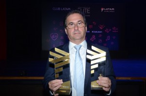 Confiança é grande vencedora do Agências de Elite Latam; veja quem mais ganhou 2 Helvécio Garófalo, presidente do Grupo Confiança, exibe os seus dois prêmios