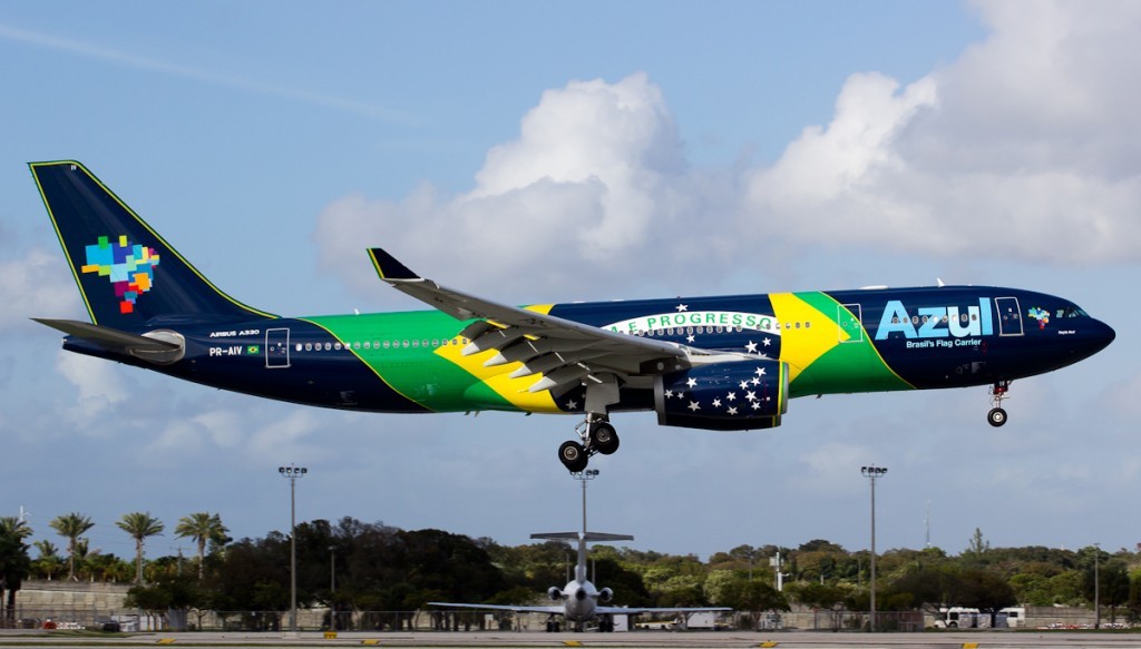 PR AIV AZUL Linhas Areas Brasileiras Airbus A330 200 PlanespottersNet 561691 Azul suspende voos de Belo Horizonte e Recife para a Flórida até o fim de maio