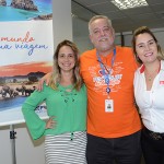 Rafaela Santine e Wanessa Mariusso, do Santander com Michael Barkoczy, presidente da Flytour Viagens