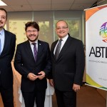 Ricardo Hida, da ABTLGBT, Gilson Lira, da Embratur, e Marcelo Michieletto, presidente da ABTLGBT Ricardo Hida, da ABTLGBT, Gilson Lira, da Embratur, e Marcelo Michieletto, presidente da ABTLGBT