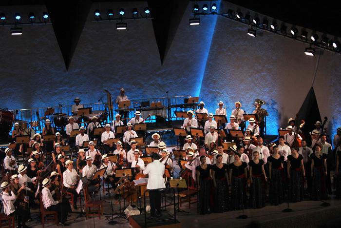 A orquestra Mozartmaisum brasileiro
