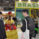 A recepção calorosa das baianas no estande do Brasil