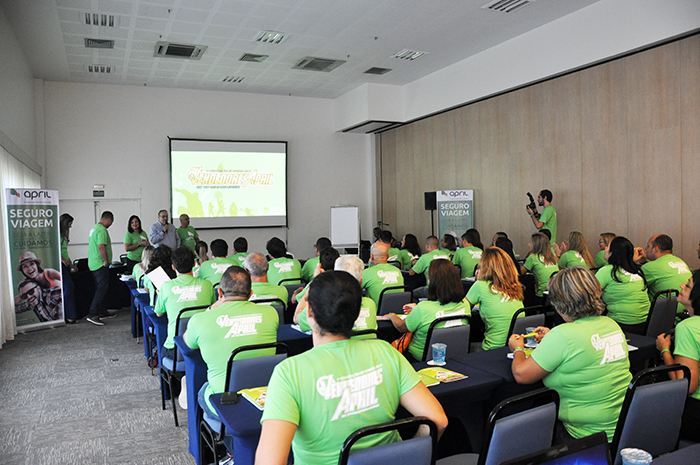 Veja fotos da Convenção da April Brasil, na Costa Verde 1 Abertura do evento com os executivos e equipe comercial