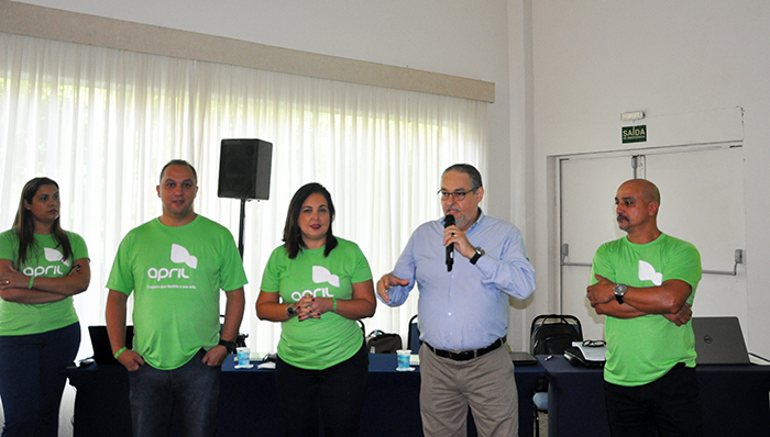 April anuncia seguro para agências e novas parcerias 1 Agnaldo Abrahão saúda os participantes na abertura da Convenção