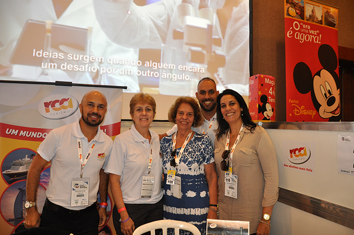 Aline Freitas com equipe da RCA e da Martha-Rio