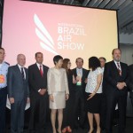 Autoridades na solenidade de abertura