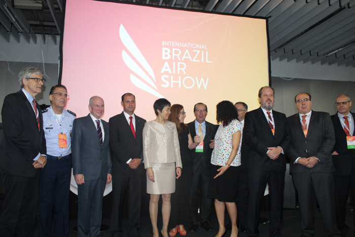 Autoridades na solenidade de abertura
