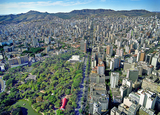 Capital mineira teve de reforçar o contingente policial, forneceu 10 mil banheiros químicos e montou postos médicos provisórios para as festas (Foto: pbh.com.br)