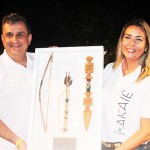 Claiton Armelin recebe o trofeu pela CVC
