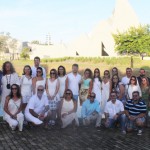 Convidados e campeões de venda em frente ao Teatro em Trancoso