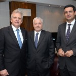 Edmar Bull, presidente da Abav Nacional, Mario Carvalho, da TAP, e Carlos Antunes