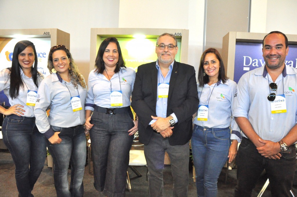 Equipe da April Coris comandada pelo diretor comercial Agnaldo Abrahão