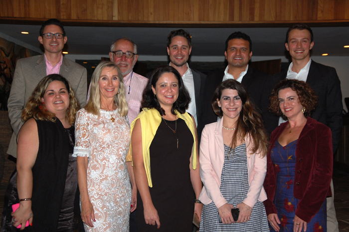 O momento do luxo: confira todas as novidades da Pier 1 para 2017 1 Equipe da Pier 1 com parceiros