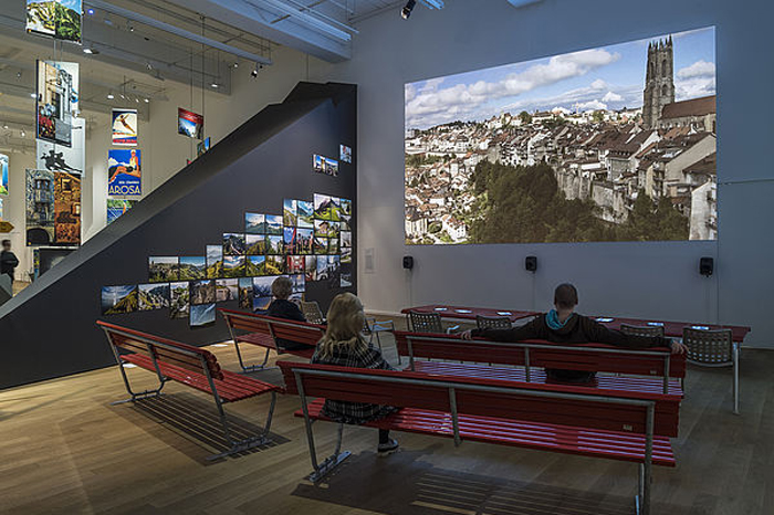 Turismo da Suíça completa 100 anos e ganha exposição de fotos Macht Ferien! Ausstellung im Museum für Gestaltung Zürich