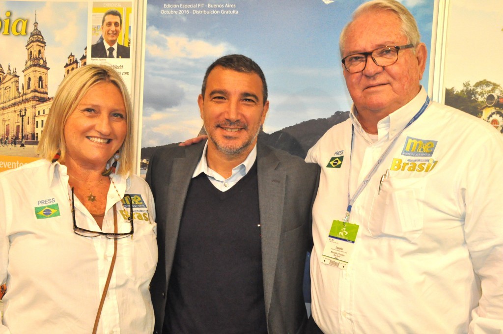 BTL - Azul já registra ocupação média de 91% entre Belo Horizonte e Buenos Aires 1 Fabían Lombardo, da Azul, com Rosa Masgrau e Roy Taylor, do M&E