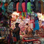 Loja de roupa dentro do Straw Market