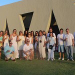 Mais uma foto do grupo na chegada ao teatro do Festival