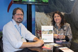Peru aumenta presença institucional no Sul; veja fotos Marcelo Adams, da Ugart, com Milagros Ochoa