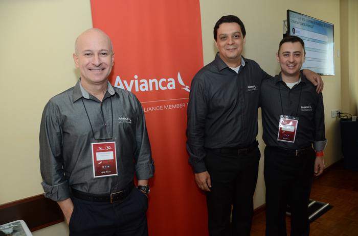 Avianca destaca Wi-Fi e novos voos no Encontro Ancoradouro 1 Marcelo Figueiredo, Adriano Prado, e Reinaldo Moreno, fizeram a capacitação da Avianca com dinâmica para os agentes.