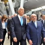 O presidente de Portugal chegou à feira junto de seus assessores