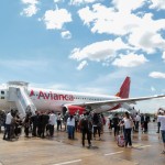 Os primeiros passageiros do novo voo desembarcam em Foz do Iguaçu - Kiko Sierich da Avianca Brasil