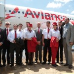 Tripulação do primeiro voo com os executivos da Avianca e autoridades locais - Kiko Sierich da Avianca Brasil