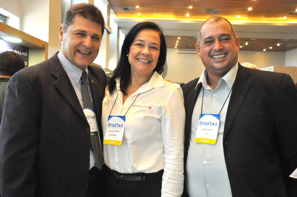 Valci Souza, da Avianca, Ana Lucia Gomes, da Air Canada, e Adriano Gomes, da CVC