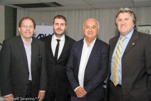 Valdir Walendowisky, presidente da Santur, Samuel Koch,ex-presidente da ABIH-SC, Osmar Vailatti, o novo presidente, e Leonel Pavan, secretário de Turismo de Santa Catarina