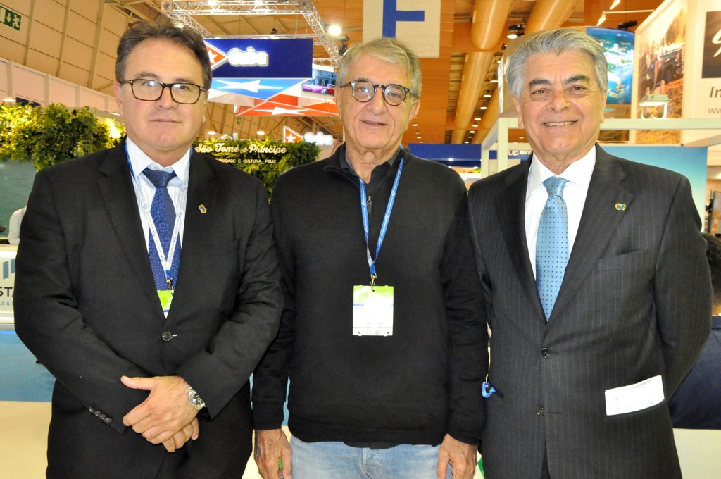 Vinicius Lummertz, presidente da Embratur, Arialdo Pinho, secretário de Turismo do CE, e Alberto Alves, viceministro do Turismo