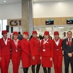 Yan Gillespie e Valci Sousa da Avianca com equipe de bordo do A330