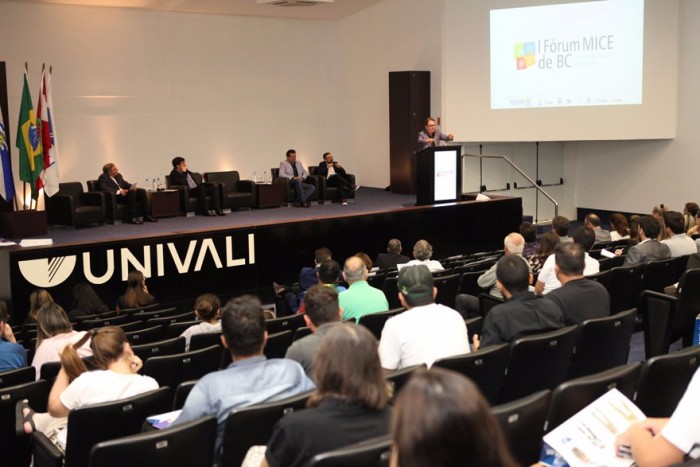 Balneário Camboriú CVB promove primeiro Fórum Mice O Presidente do CVB, João Francisco Barão, aproveitou apra exaltar as vocações da cidade em receber eventos Mice (Foto: João Souza/Divulgação)
