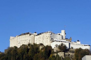 6 castelos históricos imperdíveis na Europa Hohensalzburg Fortress