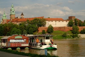3 destinos da Europa com ótimo custo-benefício para conhecer wawel-1314096_1280