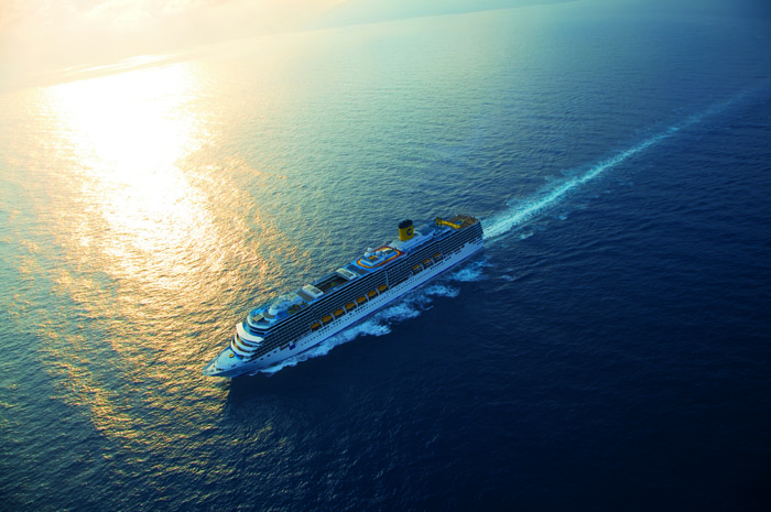 Costa oferece até R$ 5 mil por cabine para Grand Cruise no Costa Luminosa 1 A Costa disponibiliza ainda pacotes air&sea com tarifas aéreas promocionais e traslados que facilitam o deslocamento do hóspede do navio Costa Luminosa aos aeroportos europeus (Foto: Divulgação)