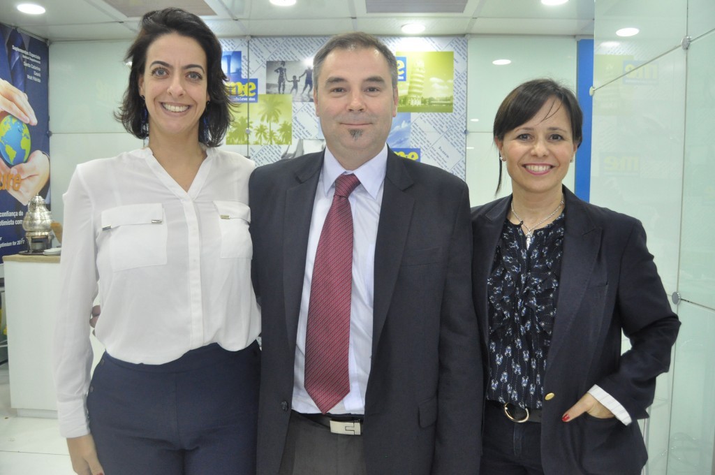 Bahia Principe anuncia programa de incentivo e fidelização aos agentes 1 Alessandra Savola, Gustavo Mesa e Malena Omoldi, do Bahia Principe