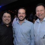 Alex Mendes, presidente do Santos e Região CVB, entre, Cesar Naster e Denilson Althmann, do Grupo Mendes