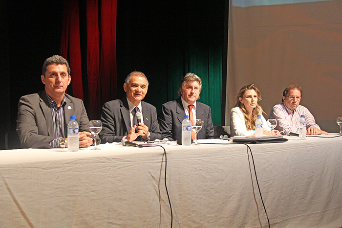 Seminário discute gestão sustentável dos municípios em SC Autoridades e empresários lideraram o debate