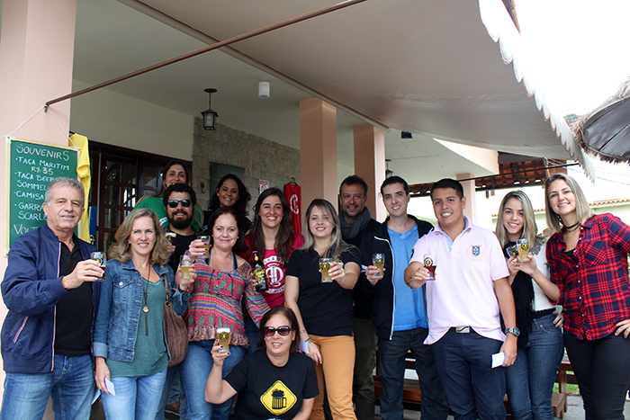 Rota Cervejeira RJ promove tours na Região Serrana e terá ações no exterior Grupo de cervejeiros e agentes na cervejaria Angels & Devils, em Nova Friburgo