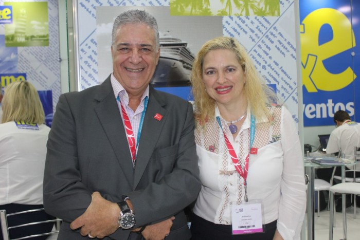 Seasons Travel critica malha aérea atual para o Chile 1 O novo representante da Seasons Travel para o Brasil, Sílvio Luiz, e a diretora geral da empresa, Eliana Rago