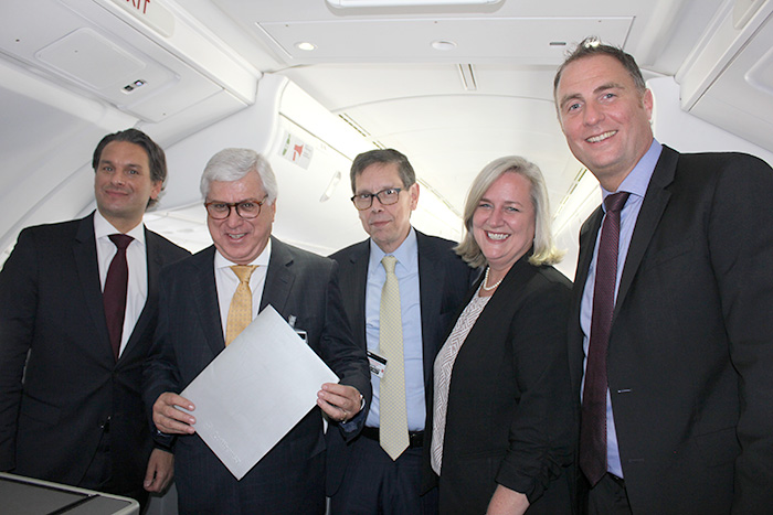 Juarez Cintra Filho e Cassio Oliveira, do Grupo Ancoradouro, entre Tamur Goudarzi Pour, Annette Annette Taeuber e Tom Maes, do Grupo Lufthansa