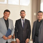 Luis Filipe Pereira, do Turismo de Portugal, entre Juventino Netto e Diogo Racanicchi, da Flytour Viagens