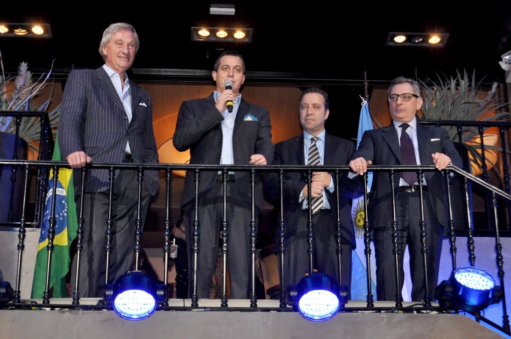 Argentina reúne 300 convidados em jantar especial no 2° dia de WTM-LA; veja fotos 1 Willy Patts, VP da Câmara de Turismo da Argentina, Alejandro Lastra, secretário de Turismo da Argentina, Roberto Palais, secretário executivo da Inprotur, e Luis Castillo, Cônsul geral da Argentina