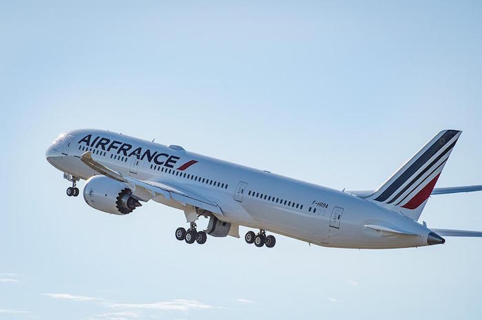 Air France passa a recepcionar passageiros brasileiros em viagens não essenciais 1 O contrato inclui inicialmente 113 aeronaves da família Airbus A320 operadas pela Air France